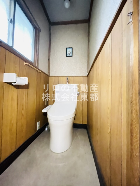 トイレ　白基調で清潔感のあるトイレです♪