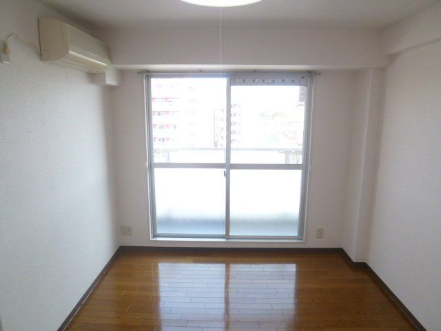 居室・リビング　明るい洋室です。