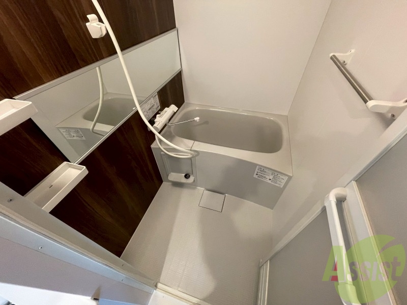 バス・シャワールーム　お風呂になります。一日の疲れを癒してくださいね。