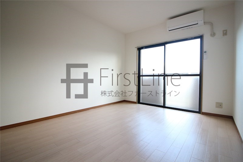 居室・リビング　別号室の写真です※現況優先