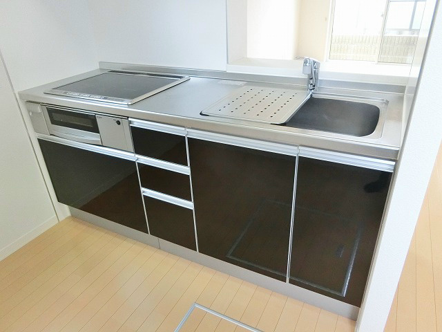 キッチン　IHクッキングヒーター付きのシステムキッチン