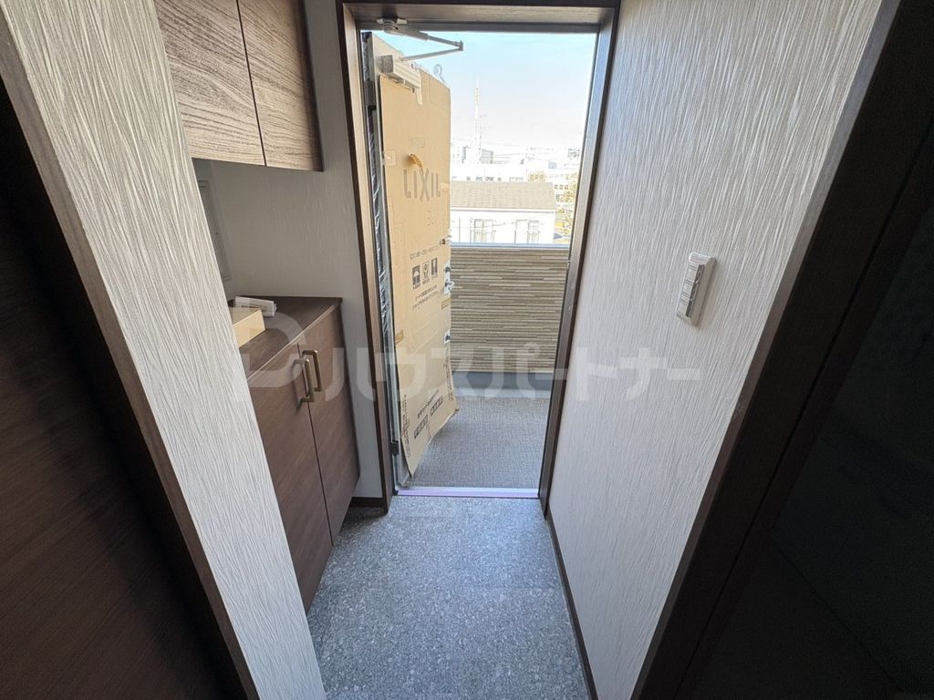 玄関　バルコニー