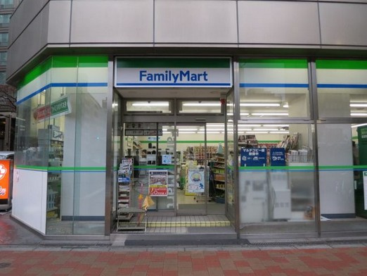 コンビニ　ファミリーマート銀座松屋通り店（コンビニ）まで103m