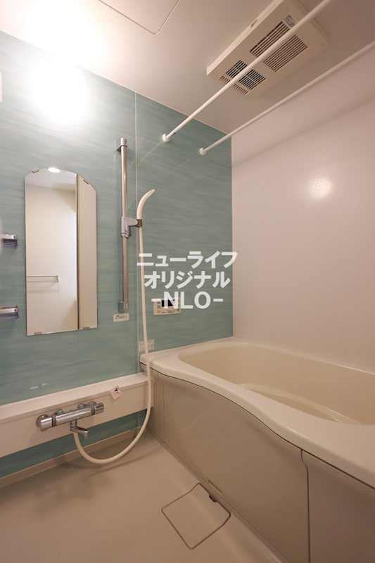 バス・シャワールーム　追い焚きや浴室乾燥の機能が付いた、デザイン性にも優れた浴室☆