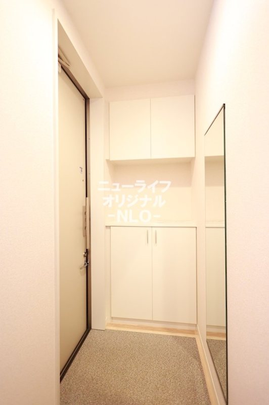 玄関　全身ミラー、シューズボックス付きの玄関☆