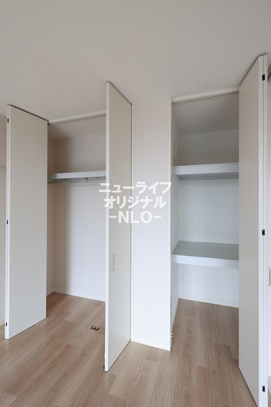 収納　お洋服と布団類は分けて収納することができシワになりません☆