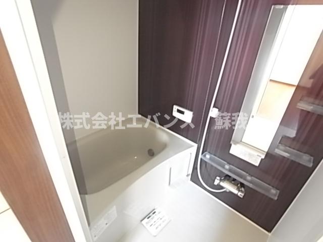 バス・シャワールーム　コンパクトで使いやすいお風呂です