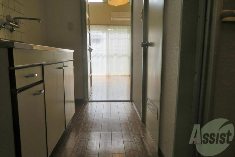 玄関　玄関から見たお部屋の全体のお写真です。