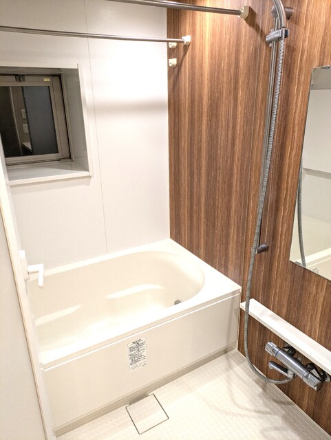 バス・シャワールーム　◆明るい色調のユニットバス◆※クリーニング前