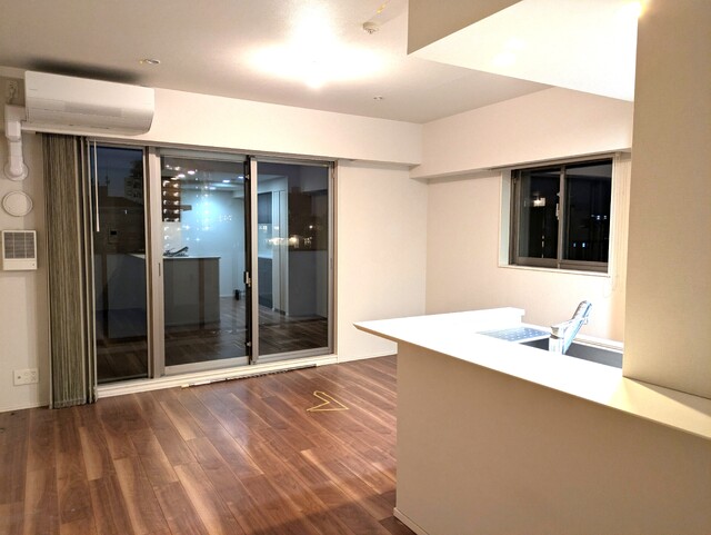 居室・リビング　◆木の温もりが優しいフローリング◆※クリーニング前