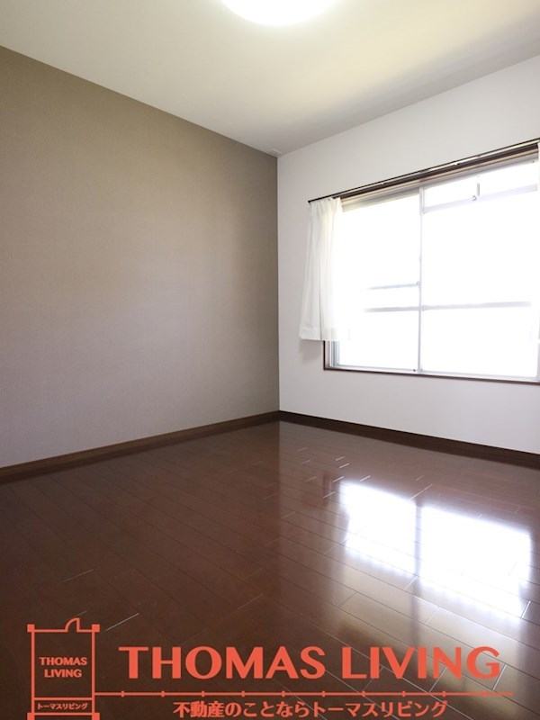 その他部屋・スペース　日当たり良好なベットルームで気持ちの良い目覚めを。