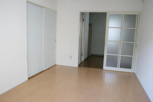 居室・リビング　※同タイプ部屋の写真です。