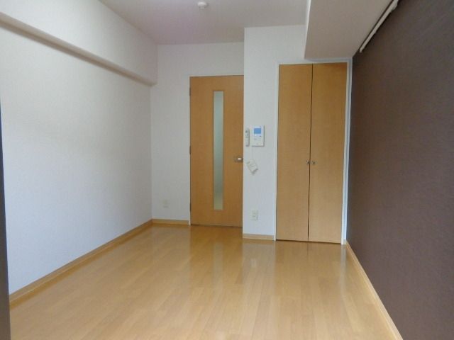 居室・リビング　6.8帖広々フローリング