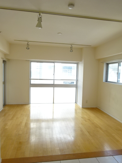 居室・リビング　反転タイプ参照写真