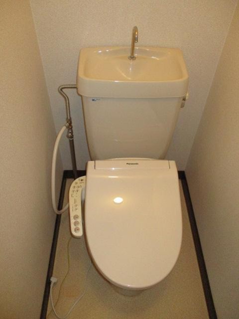 トイレ　温水洗浄便座を搭載しています♪