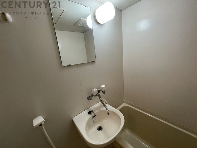 洗面設備　浴室内に洗面台付き！