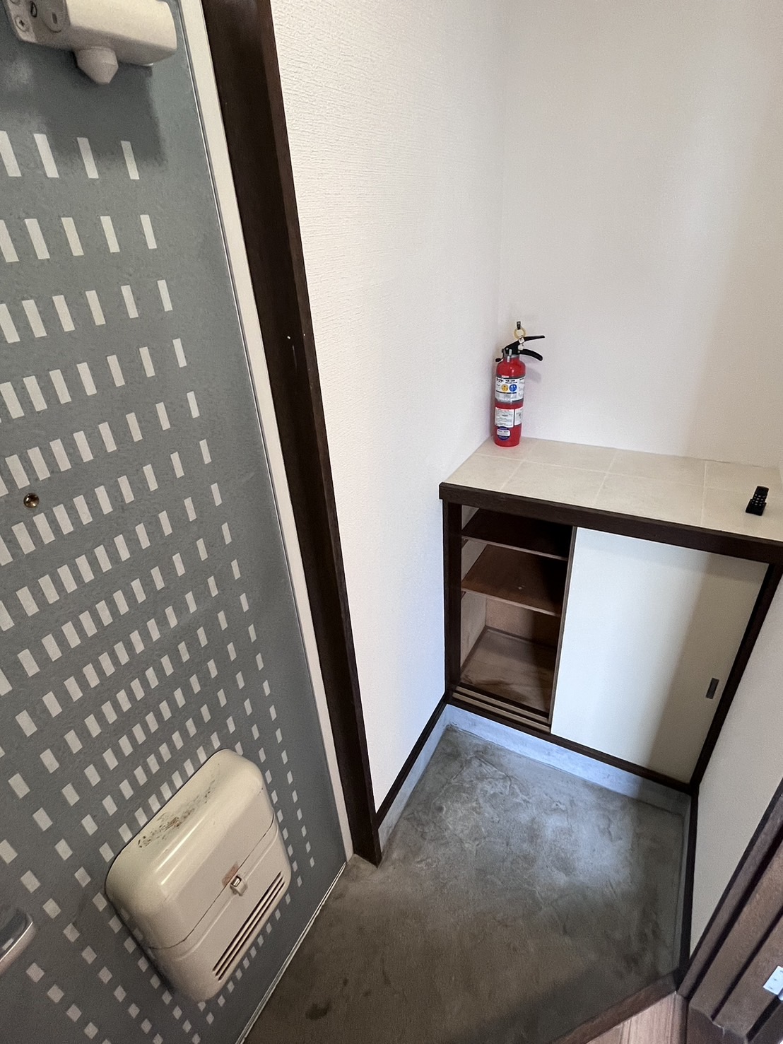 玄関　他号室のお写真です。参考にご覧ください。