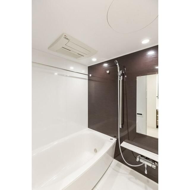 バス・シャワールーム　ゆったり過ごせるお風呂です