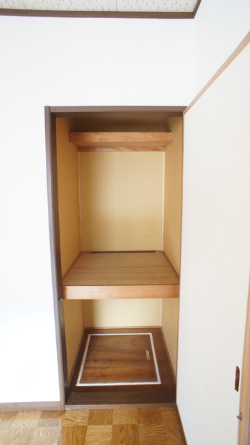 収納　収納ボックスを置いたり、工夫しながら衣類を収納できます♪