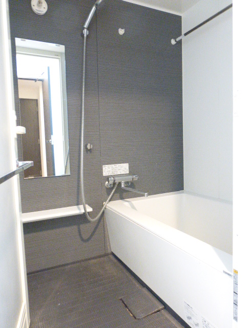 バス・シャワールーム　落ち着いた空間のお風呂です