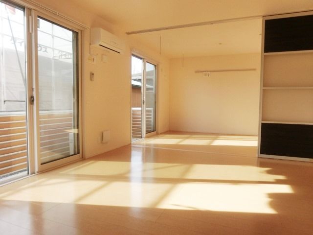 居室・リビング　間仕切り開放で広々リビング16.4帖