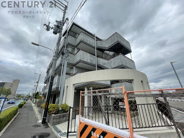 建物外観　敷地内に駐車場あります！