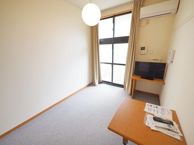 居室・リビング　１階はフローリング仕様