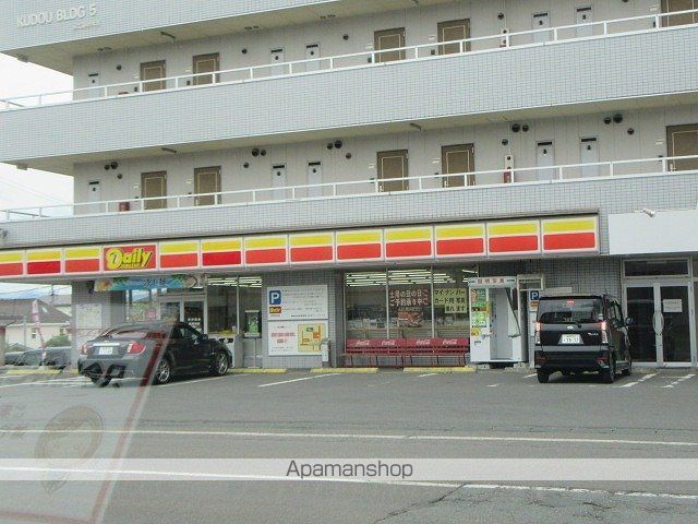 コンビニ　デイリーヤマザキ（コンビニ）まで296m