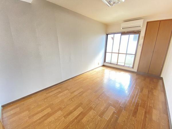 居室・リビング　広々とした洋室！