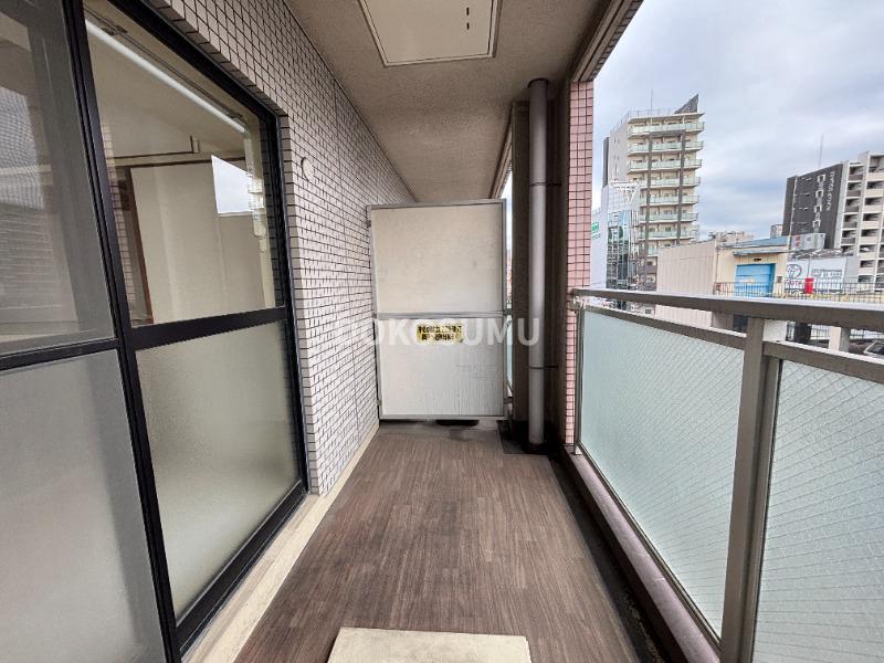 バルコニー　心地よい風と光を感じる、暮らしの楽しみが広がる場所。