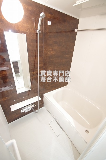 バス・シャワールーム　追い炊き機能、浴室乾燥機付き♪