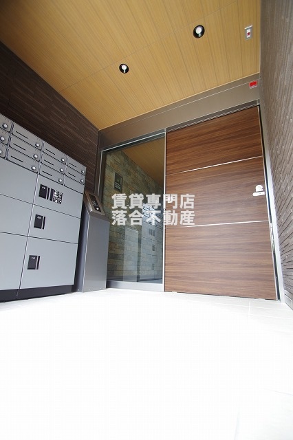 エントランス　オートロック付きで安心♪便利な宅配ボックス完備