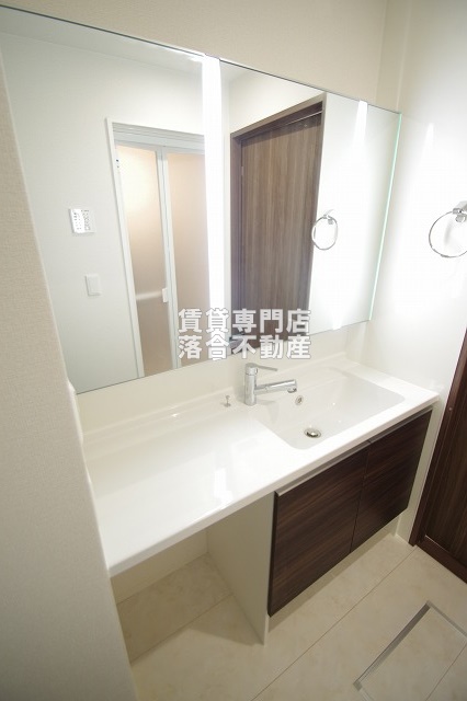 洗面設備　独立洗面化粧台付き