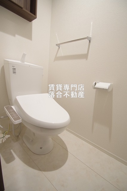 トイレ　温水洗浄暖房便座付き♪