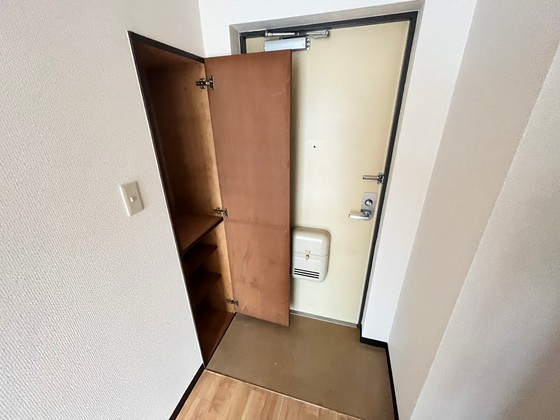 玄関　※別部屋の写真です