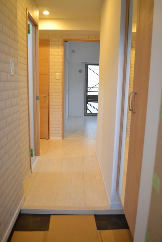 バルコニー　玄関