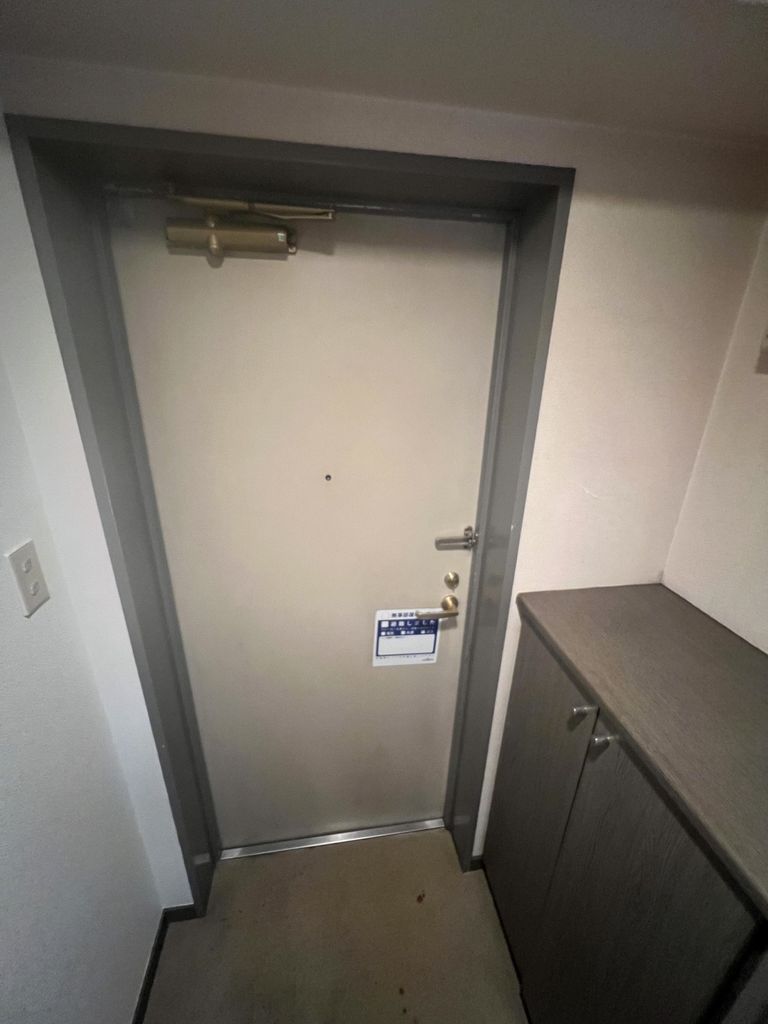 玄関　バルコニー