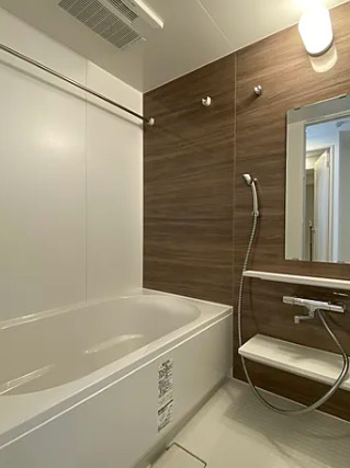 バス・シャワールーム　落ち着いた空間のお風呂です