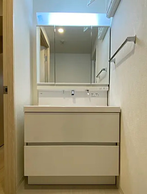 洗面設備　独立洗面台です