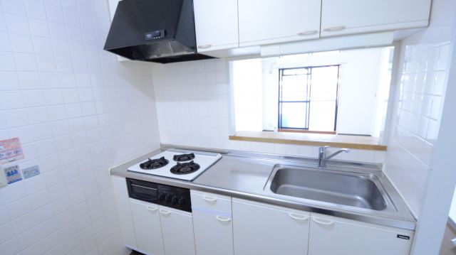 キッチン　３口ガスコンロついてます♪