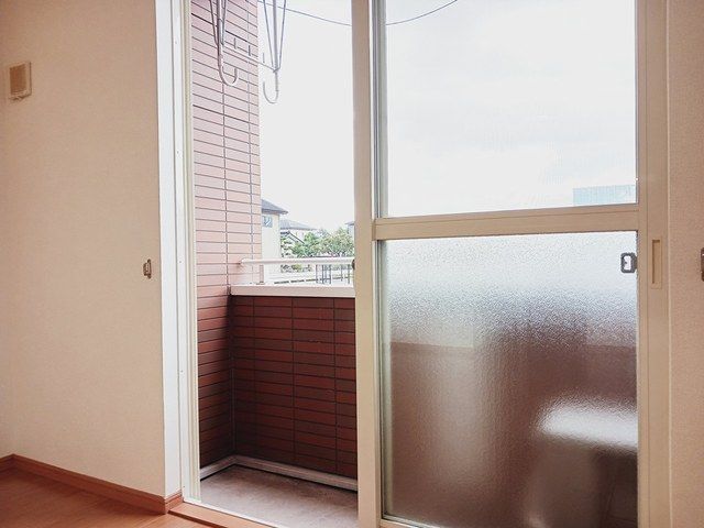 バルコニー　暖かな日差しのふりそそぐバルコニー