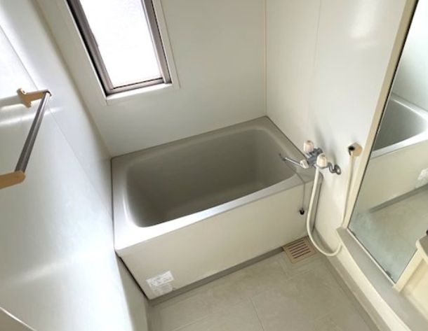 バス・シャワールーム　コンパクトで使いやすいお風呂です