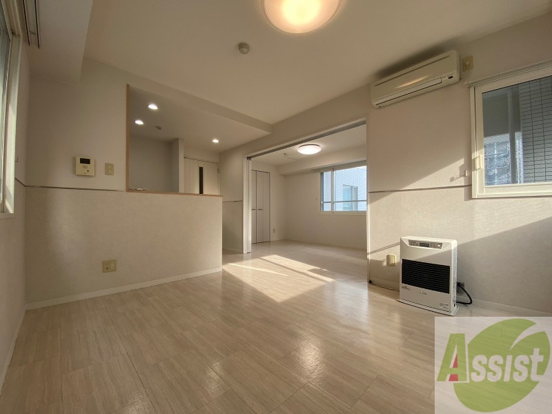 居室・リビング　広くてキレイなお部屋が広がっていて、充実した生活が送れそう。