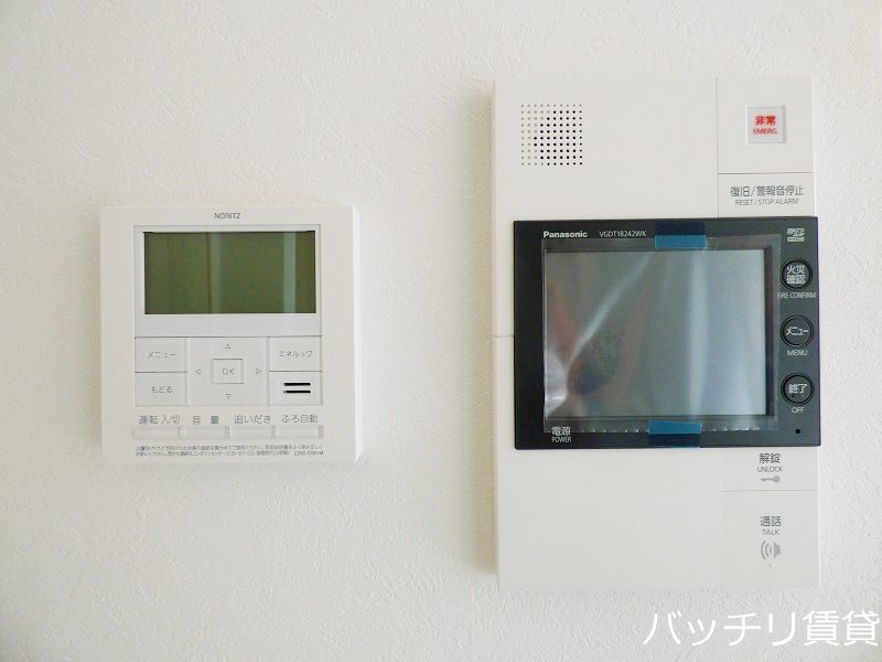 セキュリティ　※同マンション別部屋写真のため、床・建具などのカラーが異なり