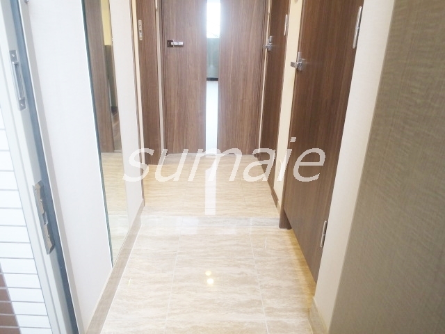 その他　玄関ホールまでタイル張りです！