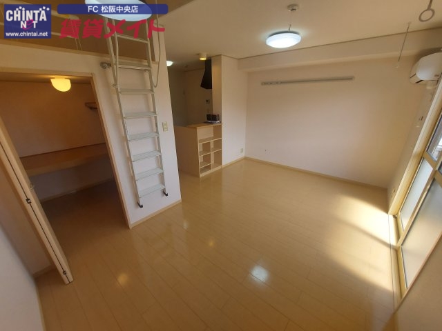 居室・リビング　反転タイプ参考写真