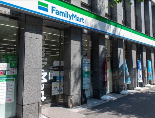 コンビニ　ファミリーマート 新橋日比谷通り店（コンビニ）まで193m