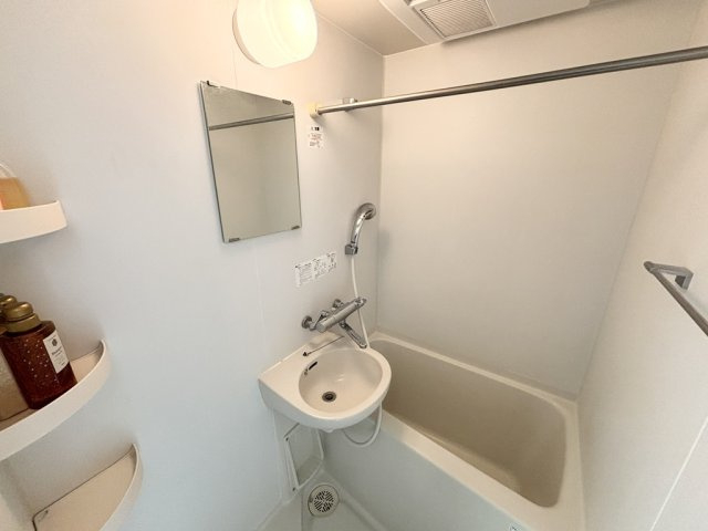 バス・シャワールーム　別部屋参考写真