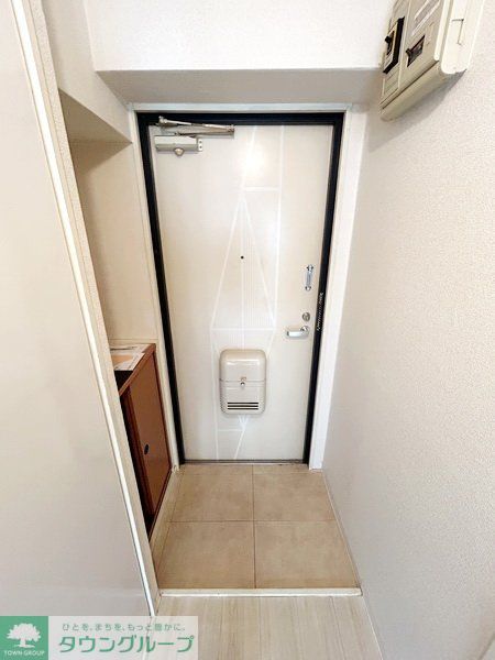玄関　同物件別部屋写真