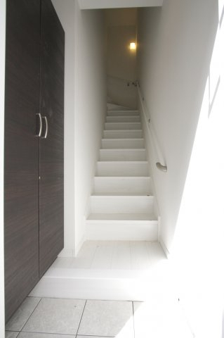 玄関　アーベインテラス駒込II　北区中里3